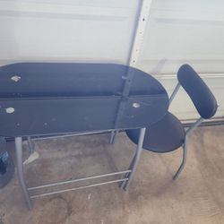 Small Tabme With 2 Chairs