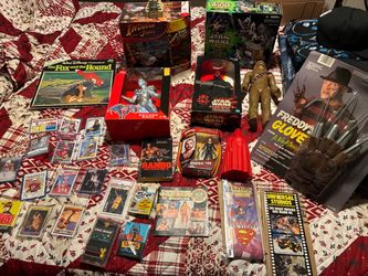 Vintage Toy & Collectibles Lot of 32 Items