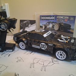 Team Associated RC Car 4x4 Hoonigan Hoonicorn