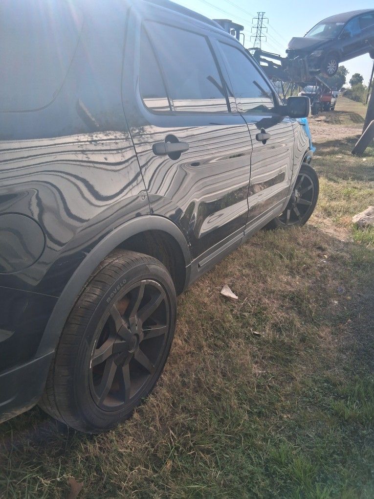 Size 20 Inch Custom Rims (Lug Pattern 18 Ford Explorer)