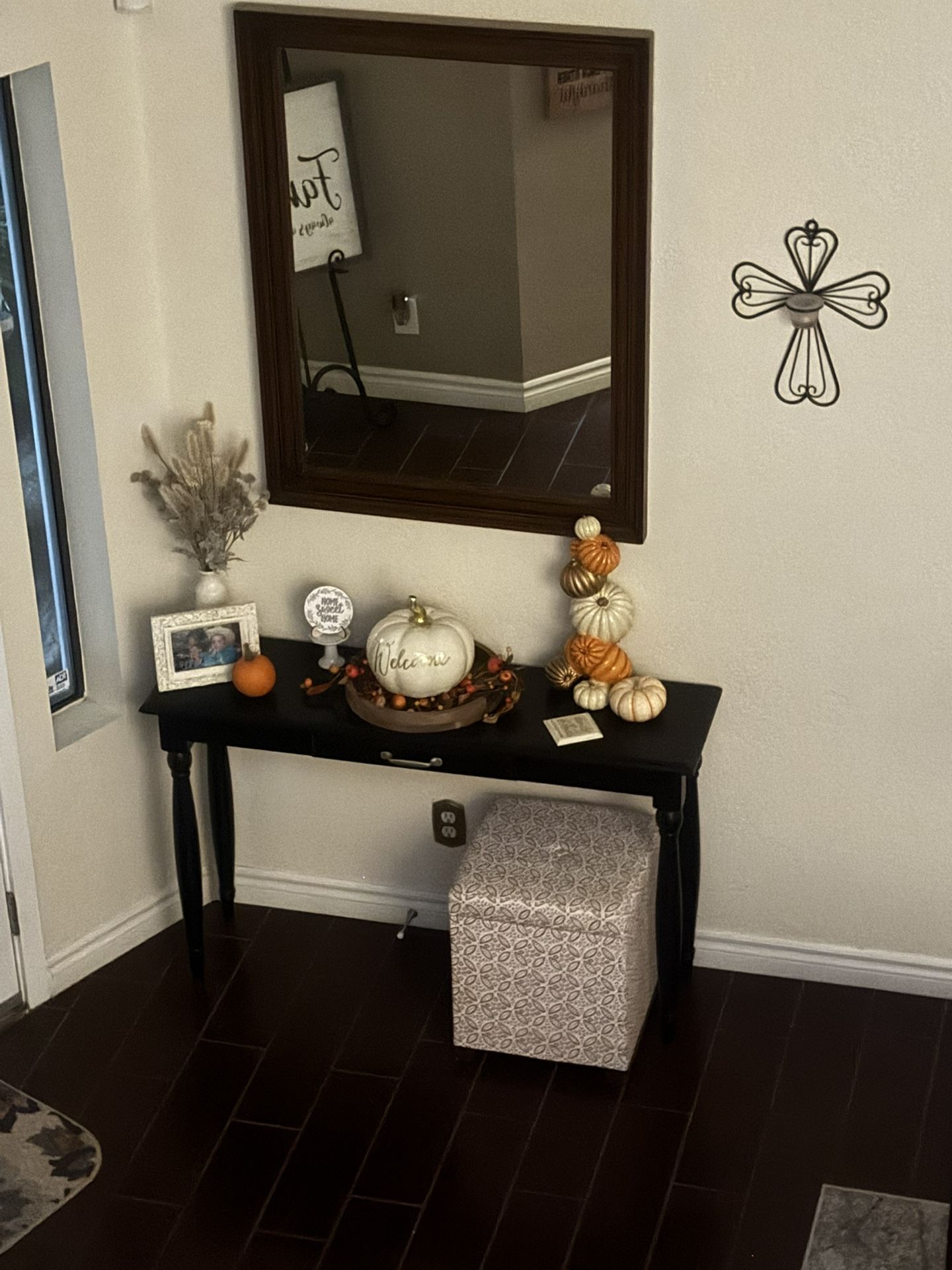 Entry Console Table And Mirror
