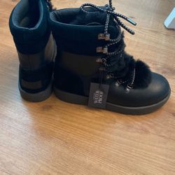 UGG boots size 7 brand new never worn