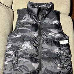 PACSUN PUFFER CAMOUFLAGE VEST