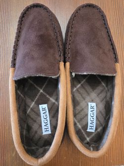 Brown Haggar slippers (Men's 8–9)