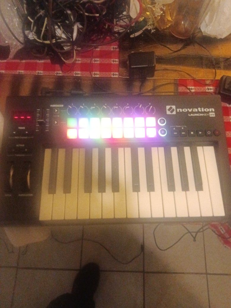 novation LAUNCJKEY #25 Keyboard