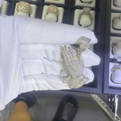 Gold Prayer hands with diamonds 10 K gold 10 carat