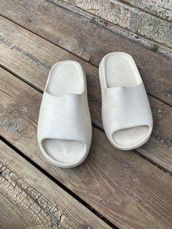 Womens slides size 6