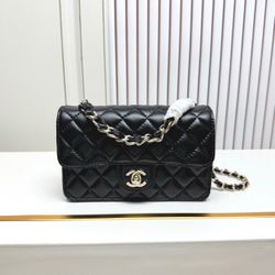 Fashion versatile must-have