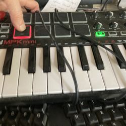 Akai MPK Mini Keyboard MIDI Controller