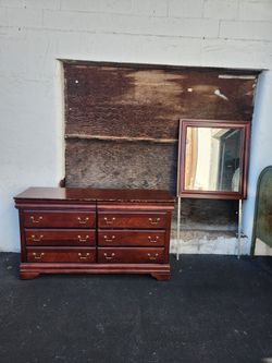 Bassett Modern Dresser/Mirror 