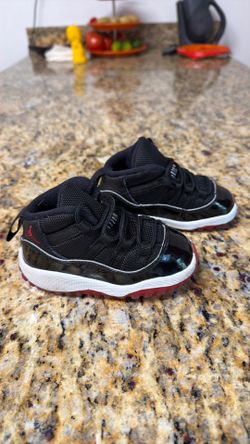 Air Jordan Bred 11 Size 6C