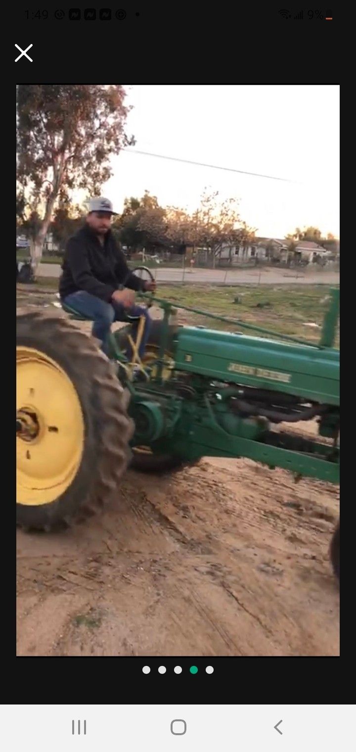 John Deere Tractor Model B 