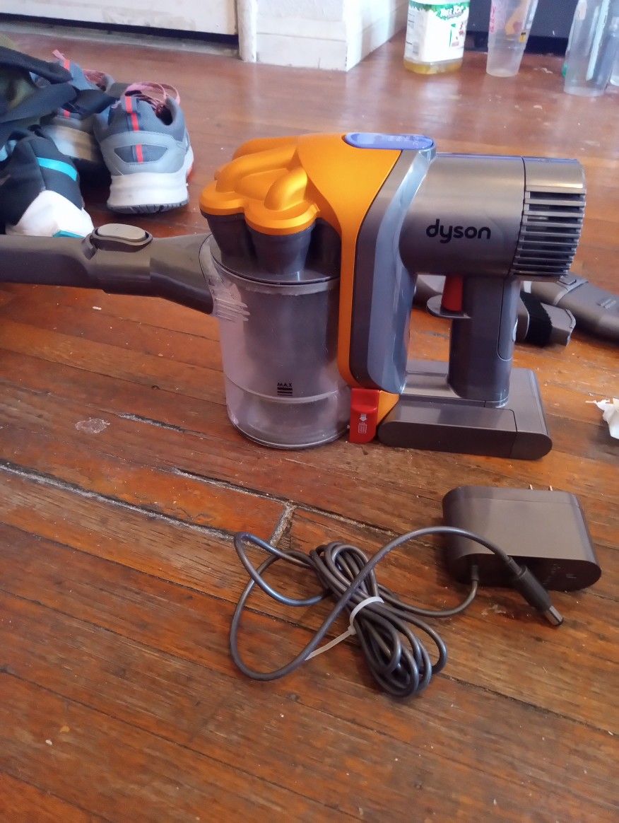 Dyson DC 31 Handheld Rechargeable Vacuum Cleaner