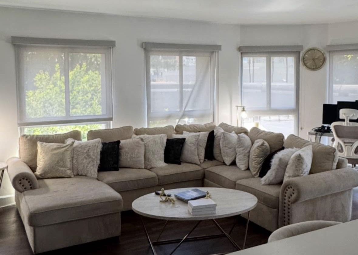 Beige Sectional Couch (Pull Out Bed) 