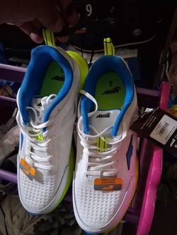 AVIA MENS SHOES SIZE 9 NEW