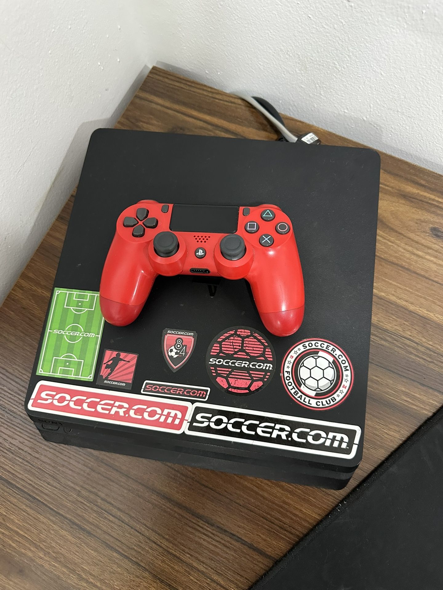 Ps4 with controller - USED