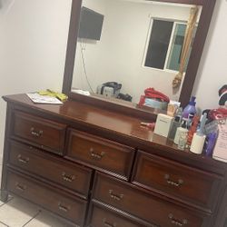Dresser With Mirror