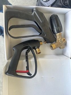 2 Spray Guns and 1 Pressure Valve