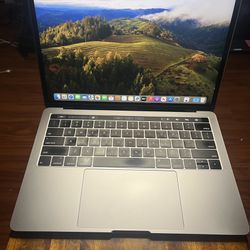 2018 APPLE MACBOOK PRO 13” 8GB, 2.7GHz INTEL i7 QUADCORE 256GB BATTERY COUNT 300 Touch-Bar W/Charger