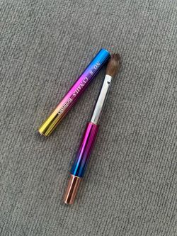 Acrylic nail brush / nail technician