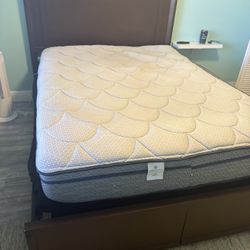 Queen Size Mattress/Foam Pad/Bed Frame 
