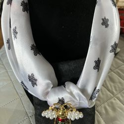 Newest Fad- Scarf Pendant 