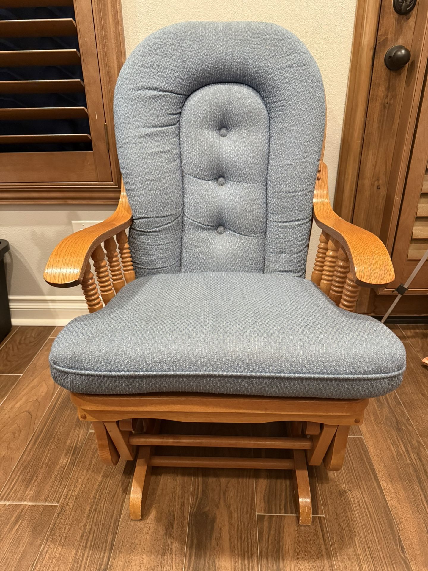 Classic Solid Wood Glider Rocker – Smooth, Soothing Comfort