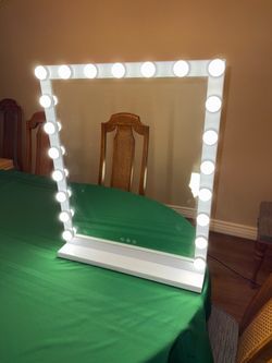 Lighted Makeup Vanity Mirror with 21 LED Dimmable Bulbs