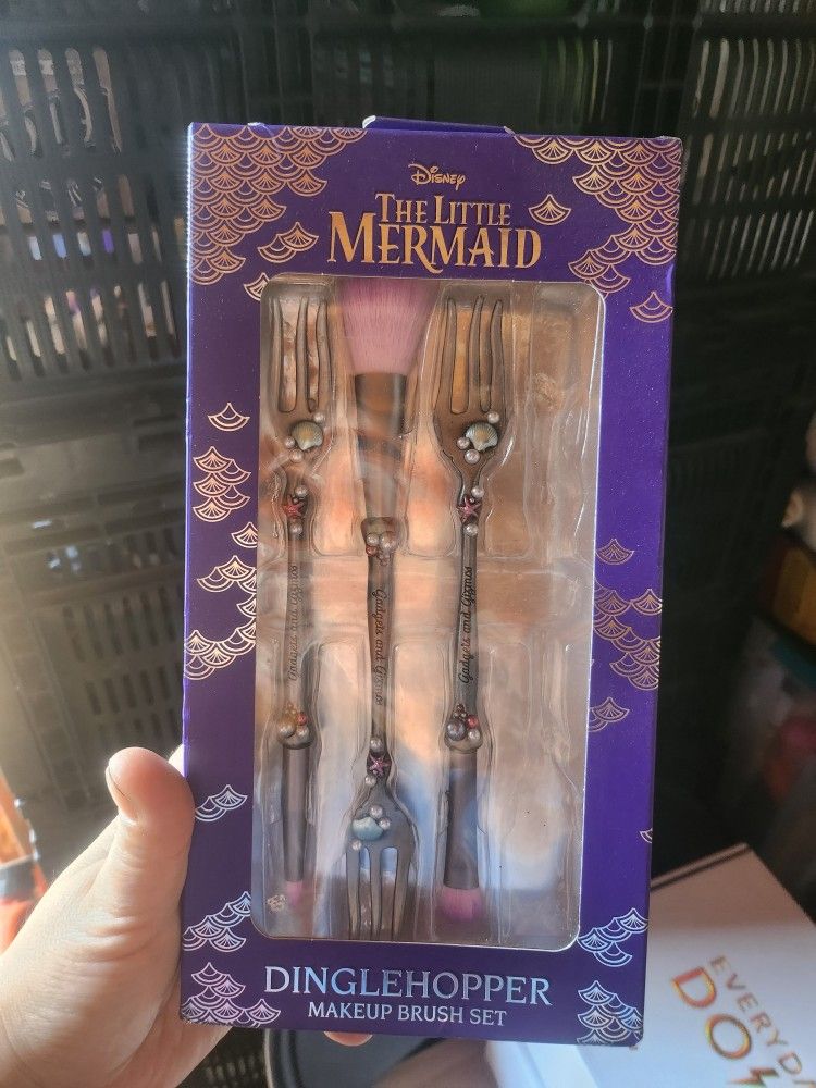 disney Little Mermaid make up brushes NEW