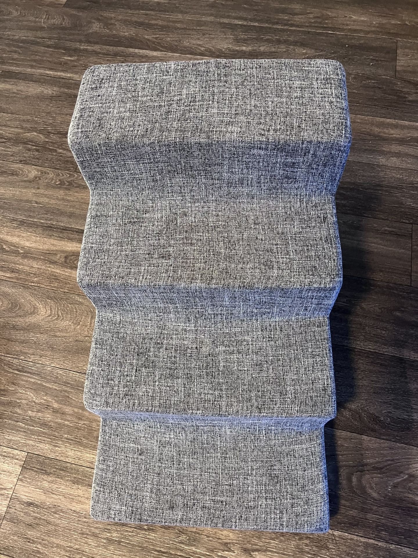 Sale pending: 4 Step "Best Pet" Pet staircase (24"D x 15"W x 18"H)