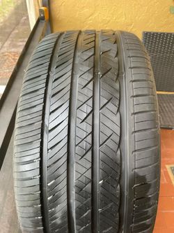 Two A/S 275/ 40/ R19 Laufenn Tires
