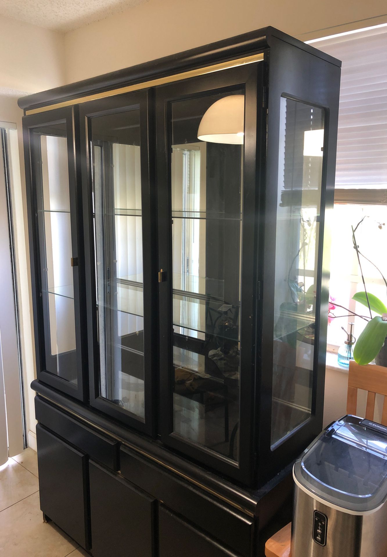 Broyhill Quality Furniture China Cabinet
