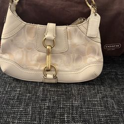 y2k mini Coach Hamptons Optic logo white cream buckle shoulder bag