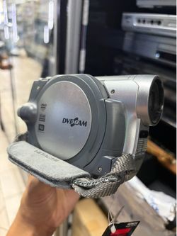 Hitachi DZ-GX5020A UltraVision DVD Camcorder (30x Optical Zoom, SD Card Slot)