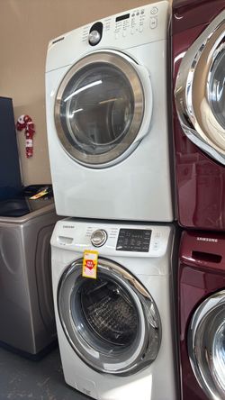 Nice like new Samsung washer and gas dryer set front
