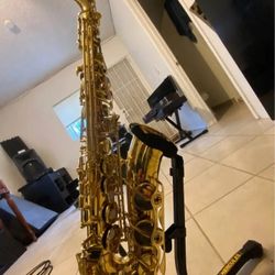 Yamaha-alto-sax-YAS-52