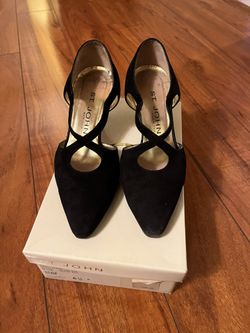 St. John, Black Suede, 6 1/2