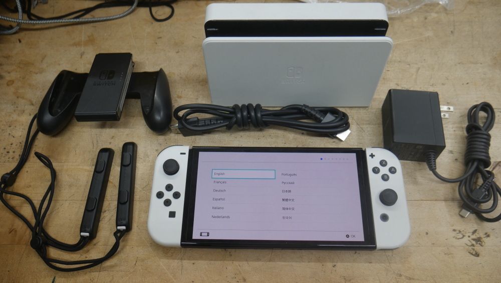 NINTENDO SWITCH HEC-001 COMPLTE SYSTEM 883634-4