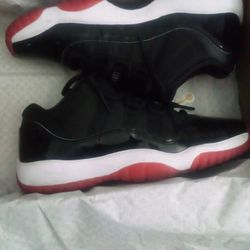 Air Jordan 11 Retro Lows " Bred " ( 6Y )