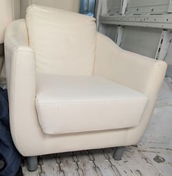 Brand New!🤍 Comfy XXL Leather Deep Seating Barrel Chairs (Pastel Cream Color)