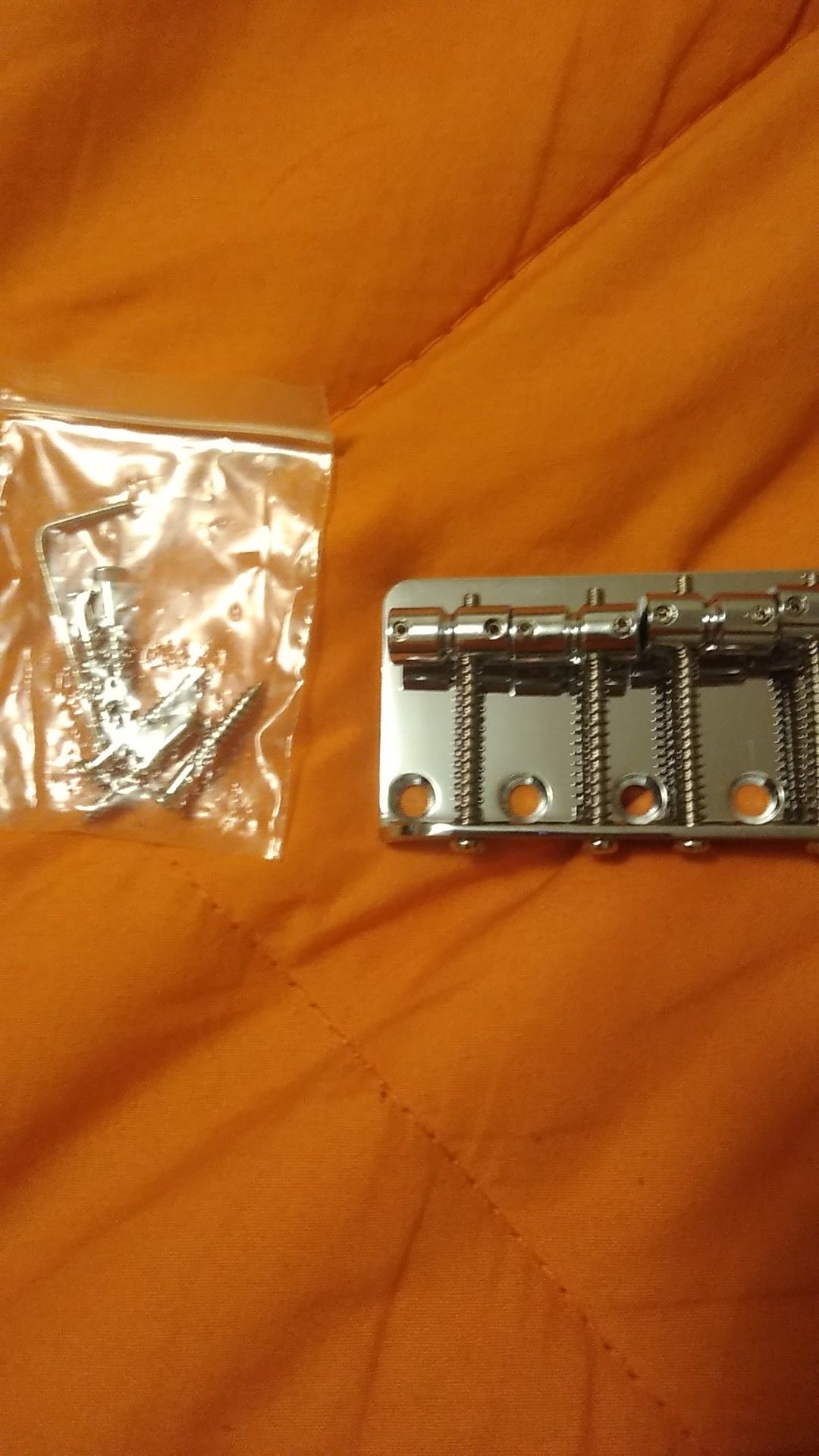 Fender bass bridge saddles and hardware