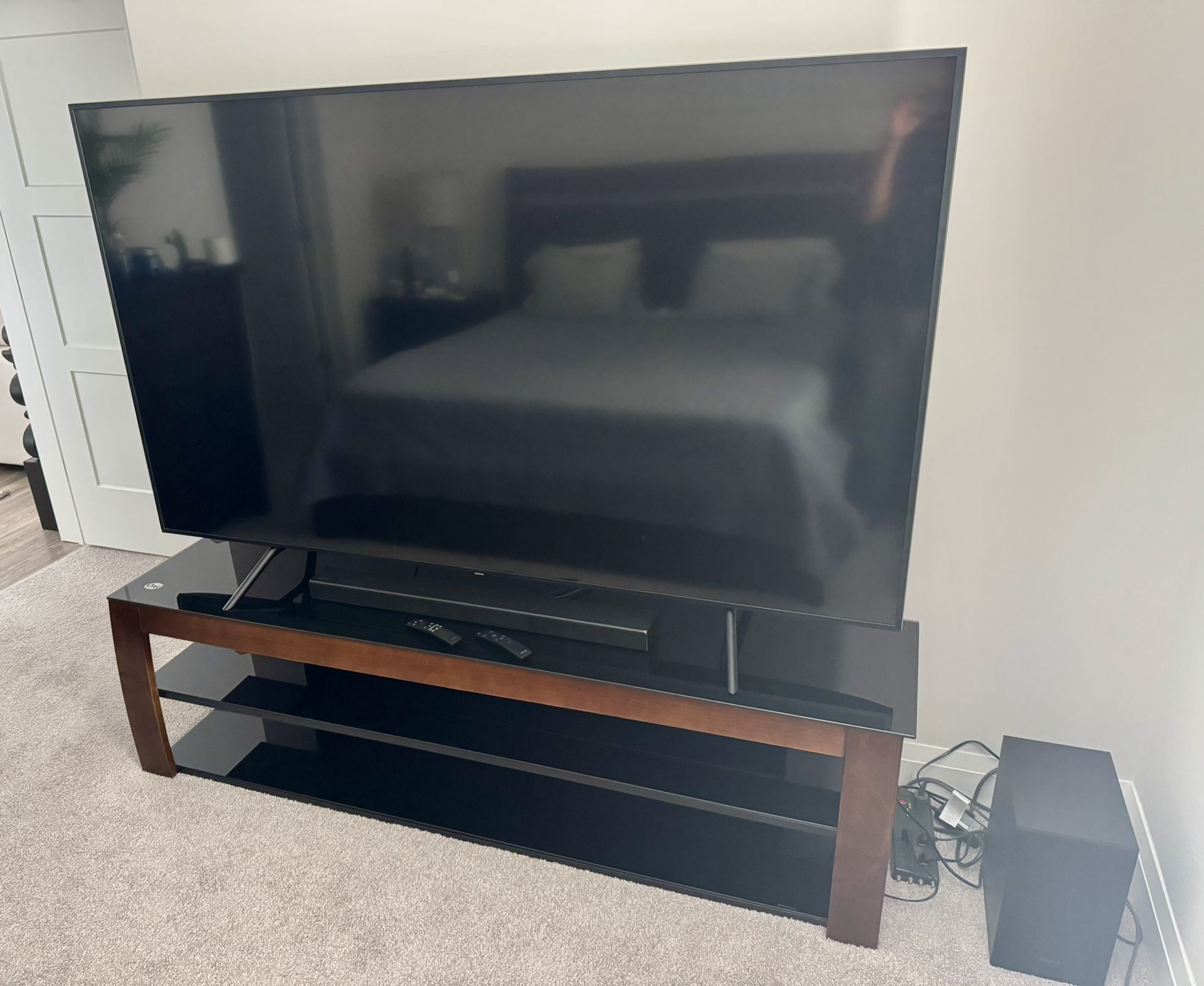 2020 Samsung 85’ w/Stand And Sound Bar Bundle