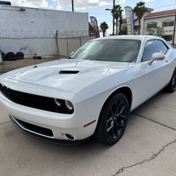 Dodge Challenger SXT Coupe 2D