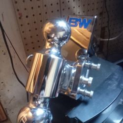 B&W Tow & Stow Trailer Hitch 