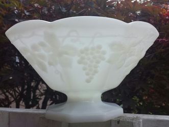 Vintage milk glass fruit bowl