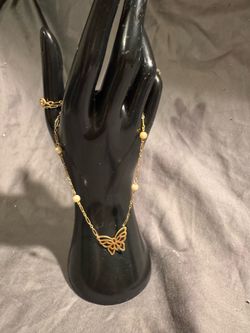Unique butterfly & faux pearl  necklace