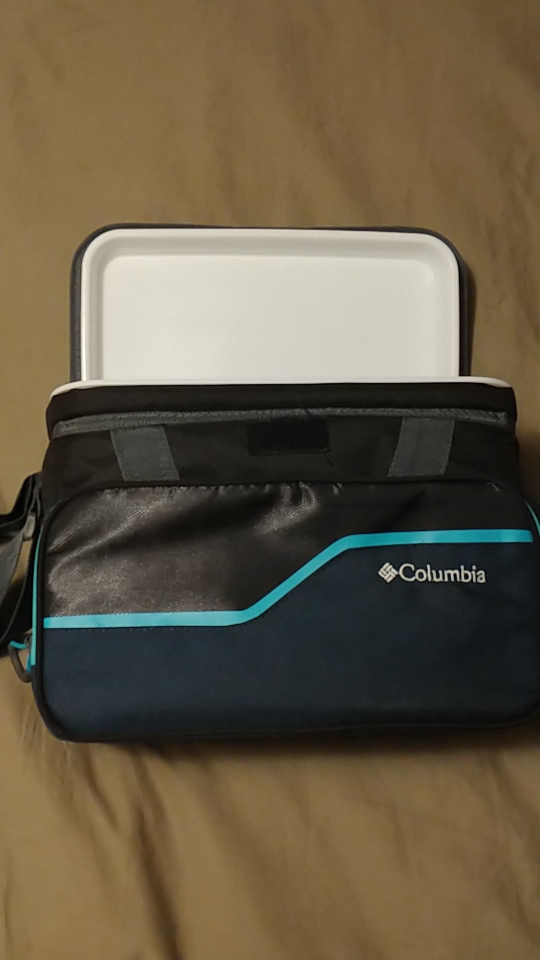 LIKE NEW Columbia Cooler 6-pack