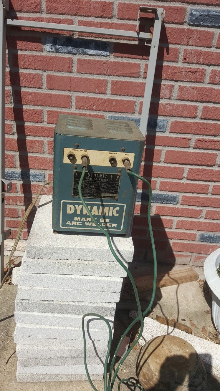 Vintage 110 volt Welder Dynamic Mark 88