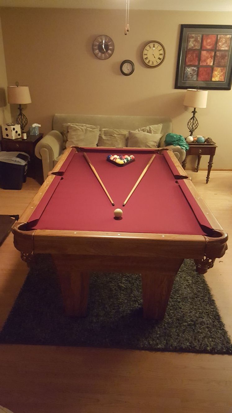 7ft Brunswick Billiards Pool Table ( set up available)