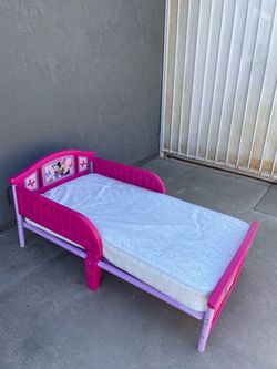 Toddler bed with mattress